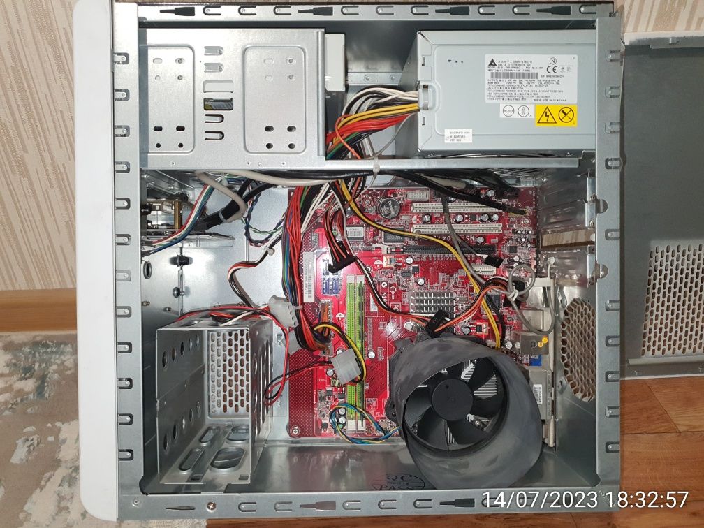 Quad 9400 FujitsuSiemens computers (нет hdd)