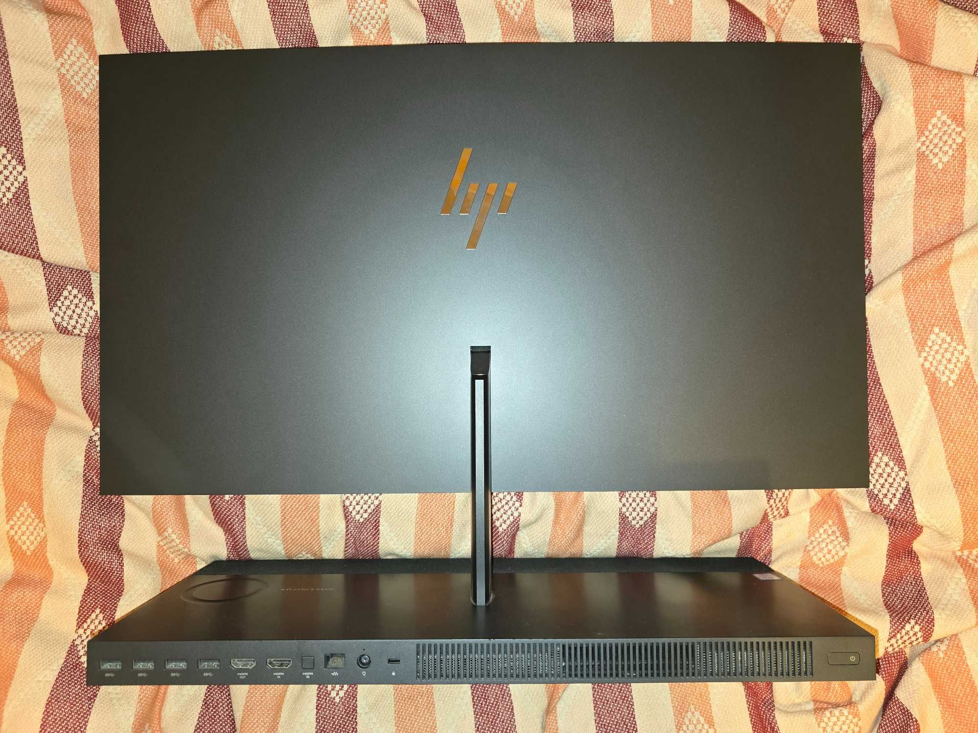 комптър HP Envy 27, i5-8400T, 16GB DDR4, 512gb nvme + 1 TB HDD