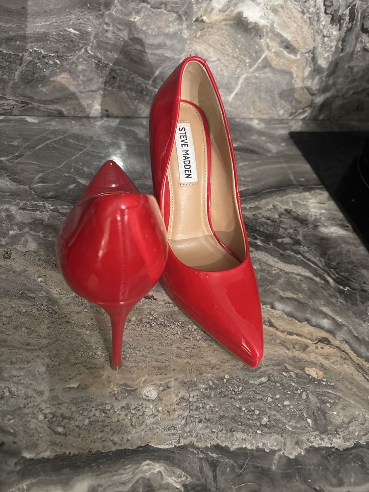 Червени токчета STEVE MADDEN НОВИ. чисто нови, неустоимо стилни!