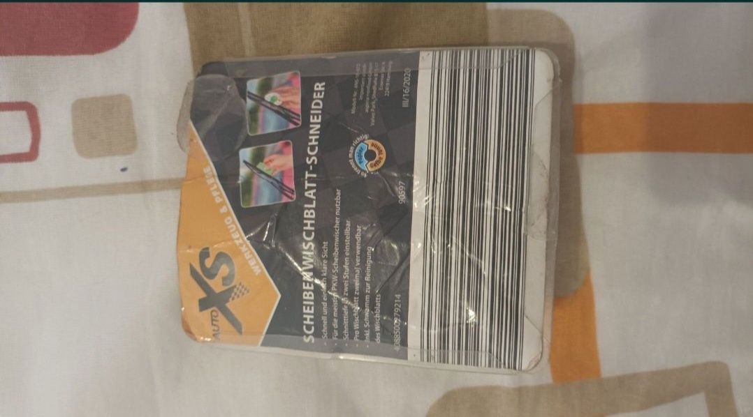 Dispozitiv pentru tăiat reconditionat lamele la ștergătoarele pentru p