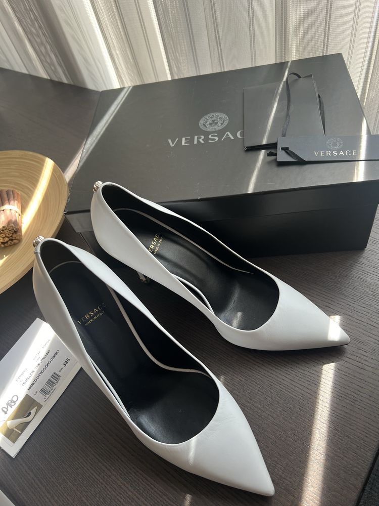 Дамски обувки с ток Versace