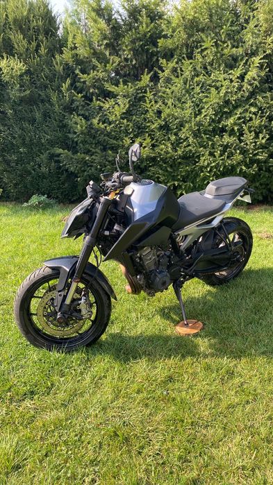 Ktm duke 790 an 2019 evacuare akrapovic, plus o cască