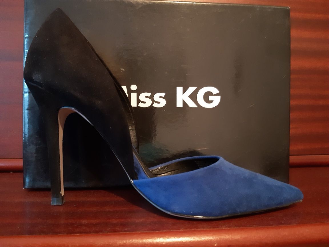 Намалени! Обувки Miss KG 39 UK 6 черно и кралско синьо