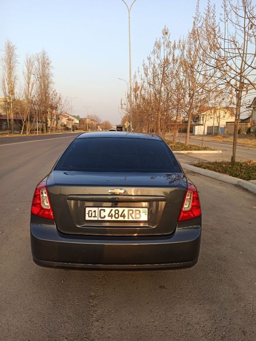 Jentra mokriy asfalt