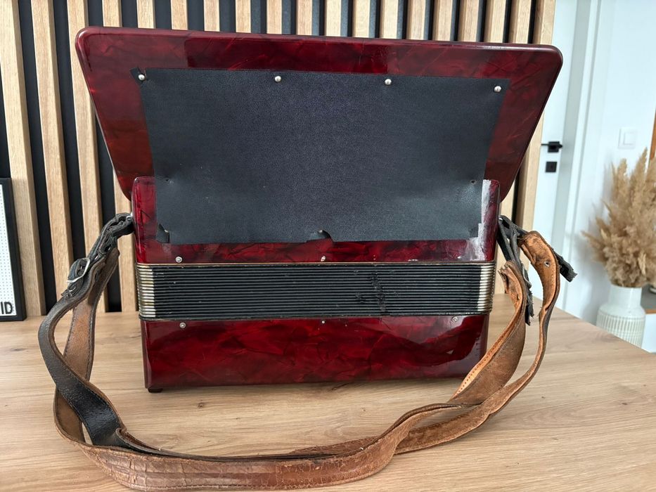 Acordeon Hohner Verdi 2 cu 80 de basi in sita