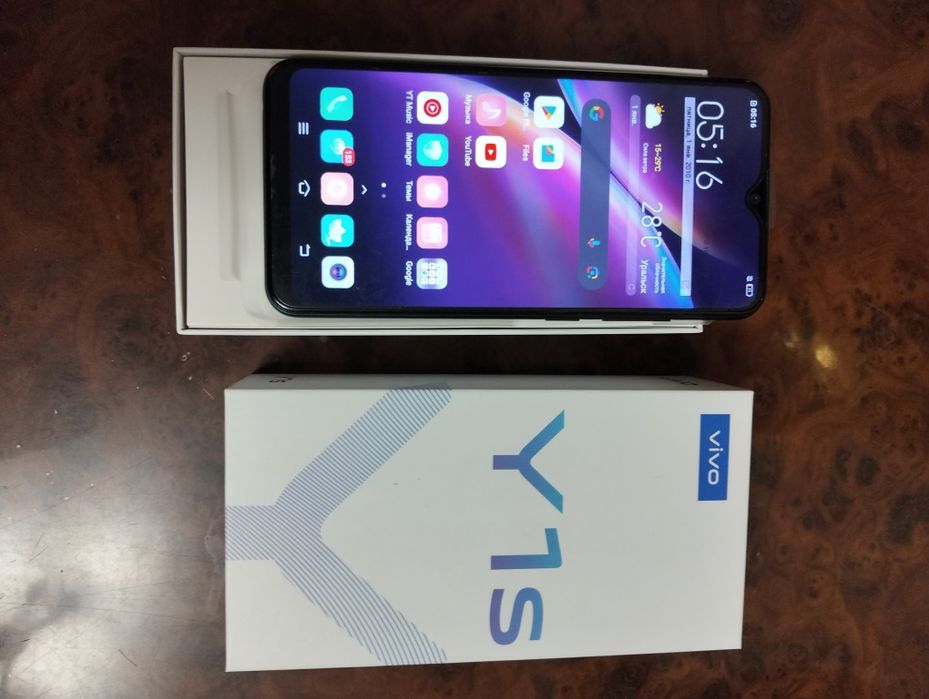 Продам мобильный телефон Vivo Y 1s.