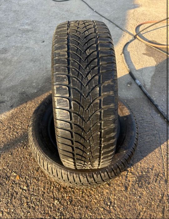 2 зимни гуми Dunlop 215/60/16