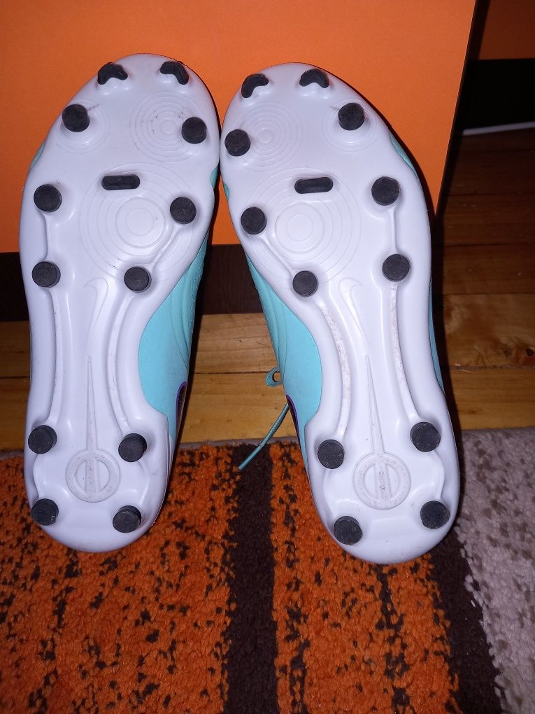 Страхотни детски  бутонки Nike  номер 38.5 и  Xcape 37 номер