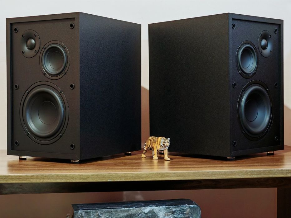 Grundig GHF-1030 Series. Boxe raft fabuloase. 3 căi. Noi. Preț fix !