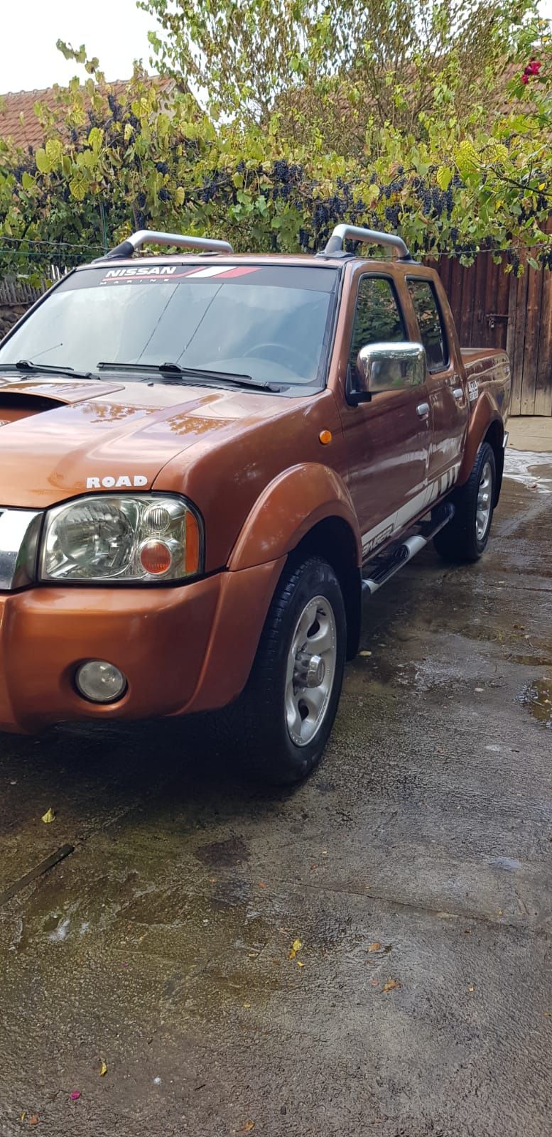 Vând Nissan Navara