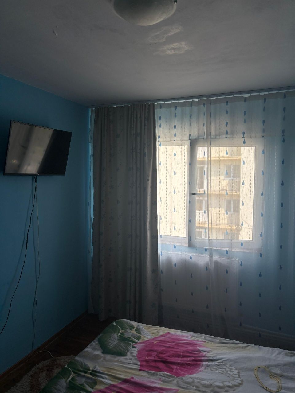 Vand apartament doua camere