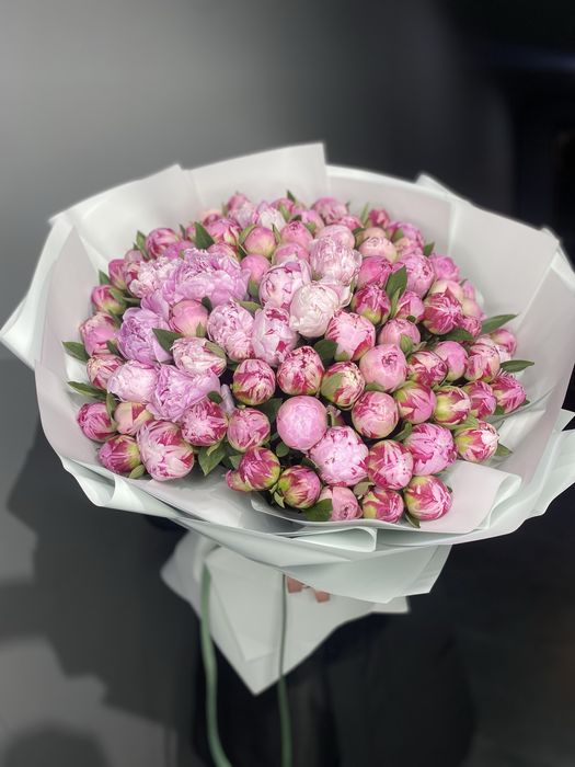 Пионы Голландские, розы, Гортензии, кустовые розы
