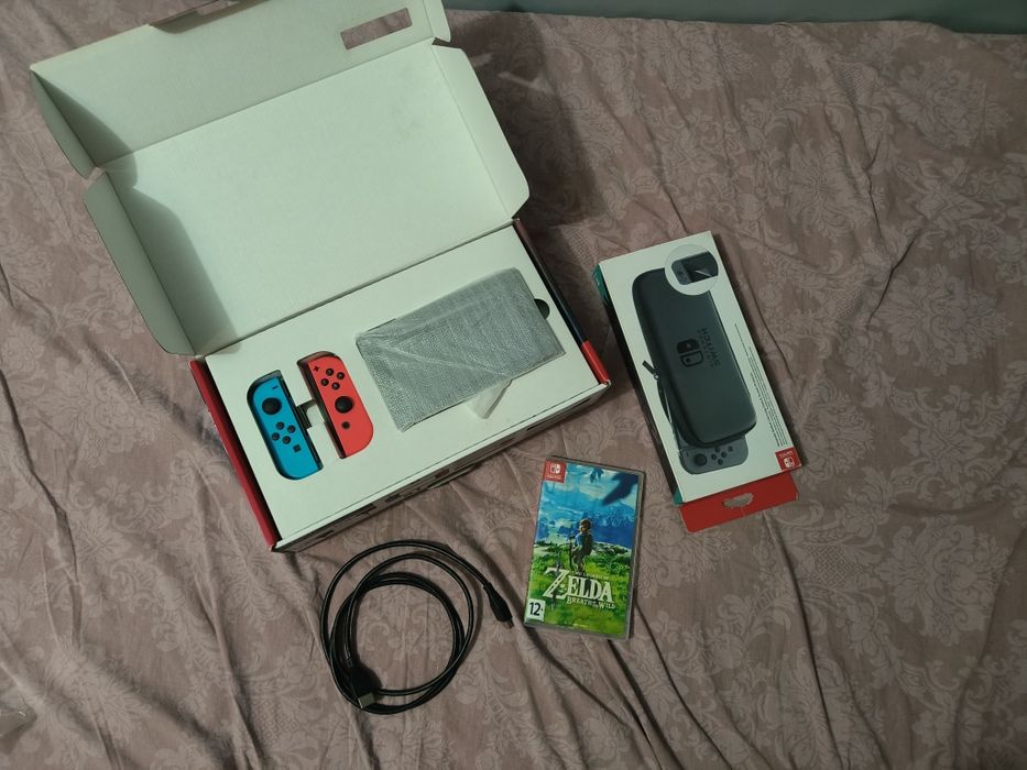Nintendo Switch + чехол + картридж Zelda: Breath of the Wild