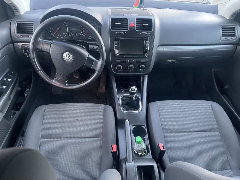 Dezmembrez Vw Jetta 1.9 tdi BKC 105cp 2005