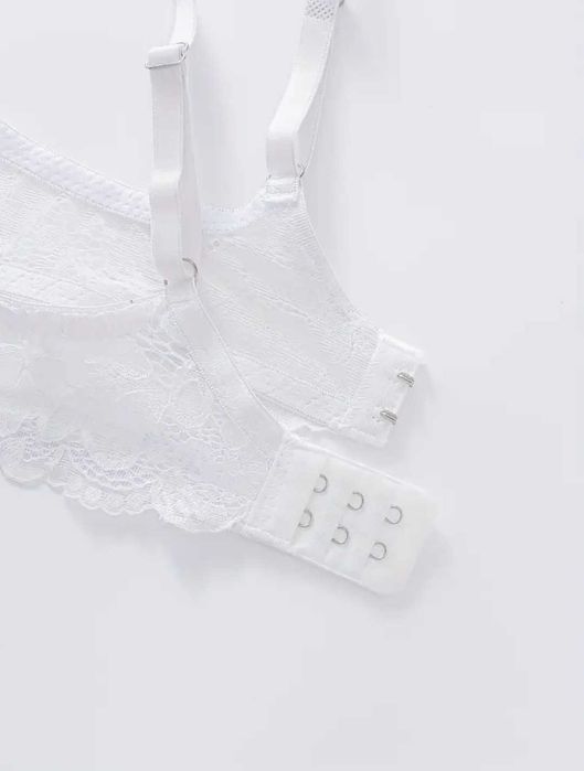 Дамски сутиени - 3 броя, различни цветове - обща цена 21,00 лв.