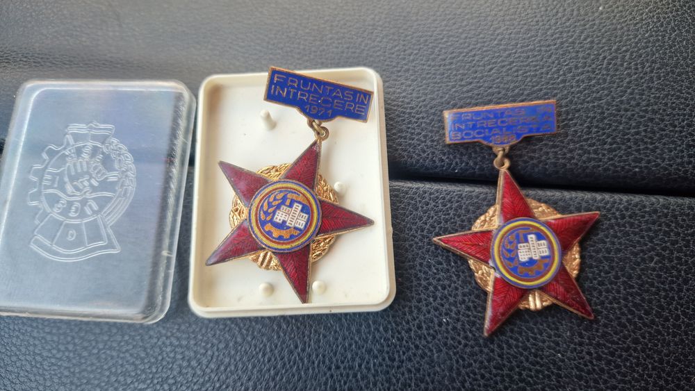 Colecție Medalii , Insigne și Decorații