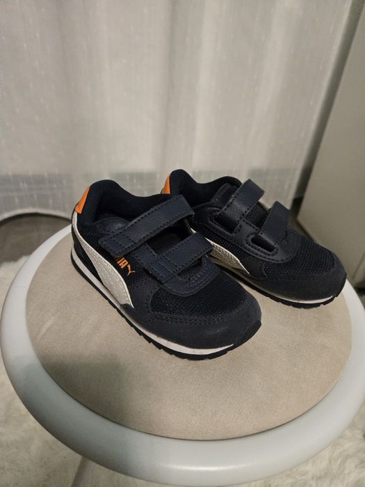 Vand incaltaminte purtata putin, 70 lei perechea