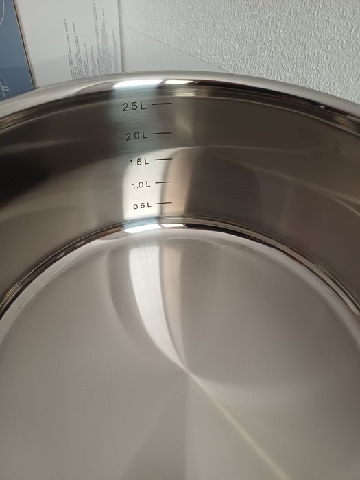 Чисто нова тенджера 20 см. 2.5 л.