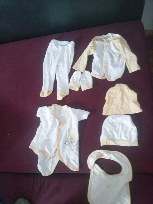 бебешки дрешки ,обличани са само на изписването