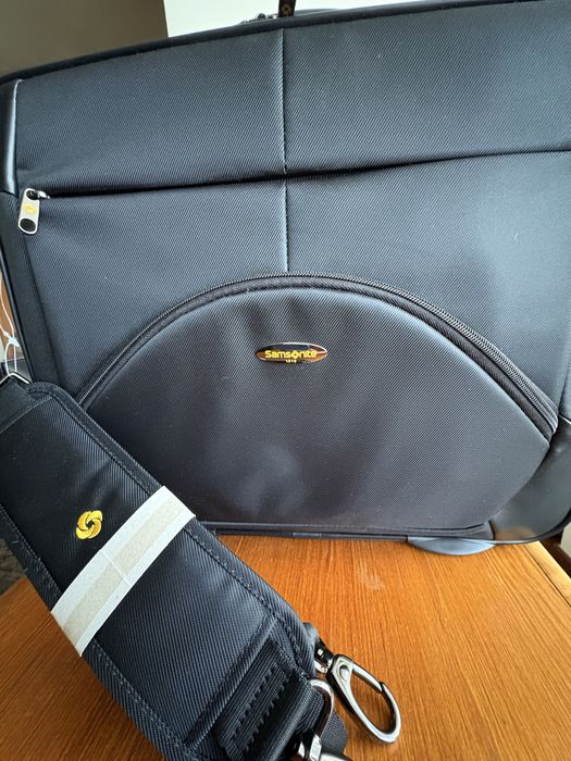 Geanta servieta laptop SAMSONITE noua ,travel,business, de umar, negru