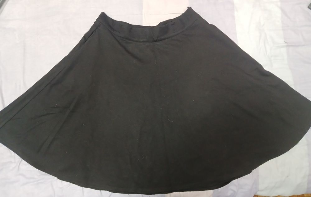 Продам срочно школьные юбки. размер 46-48.