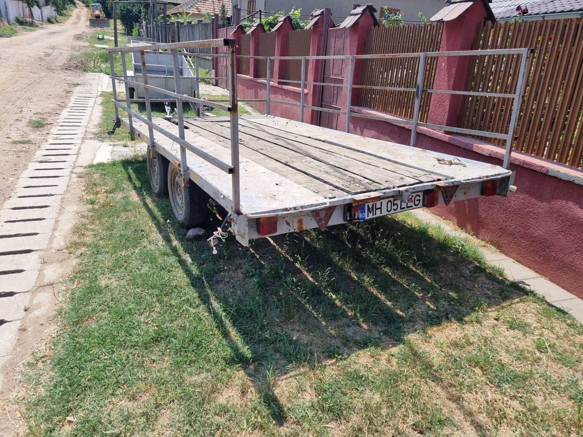 Vând platformă auto