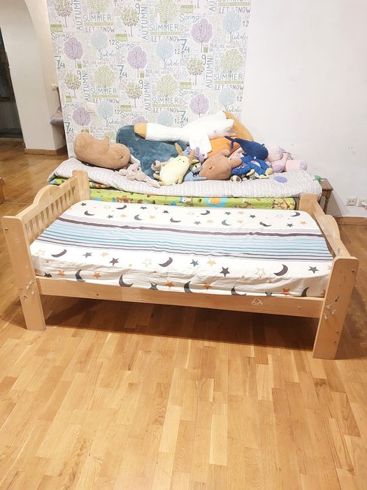 Детская деревянная кровать  с матрасом