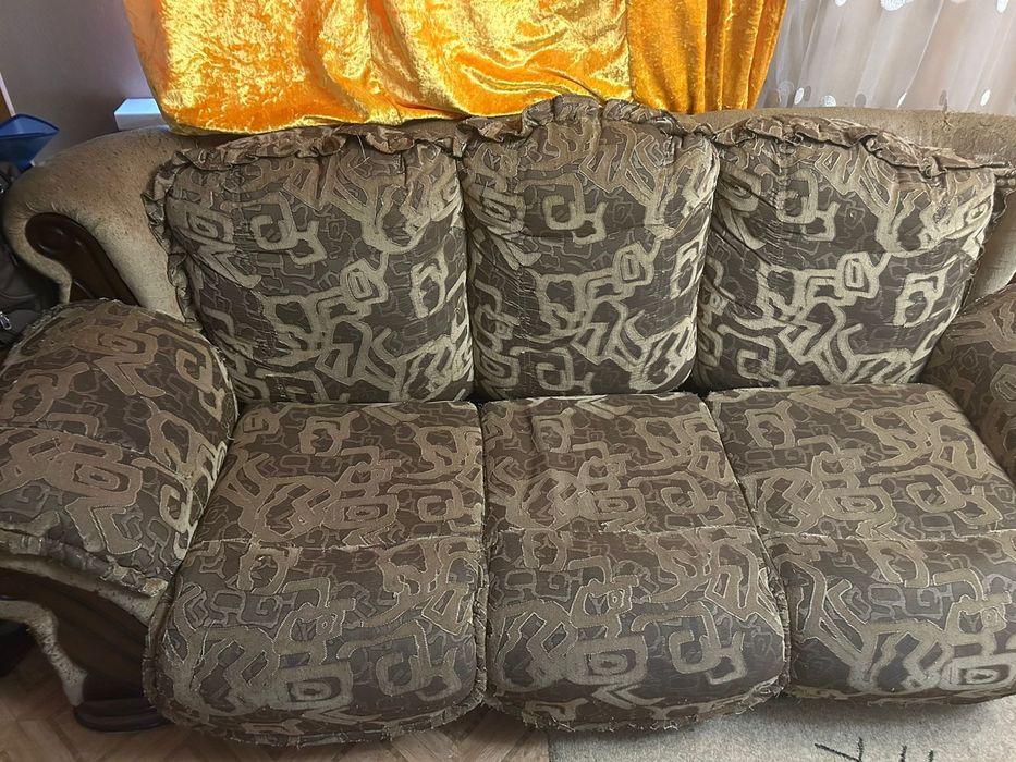 Отдам диван и два кресла. Самовывоз