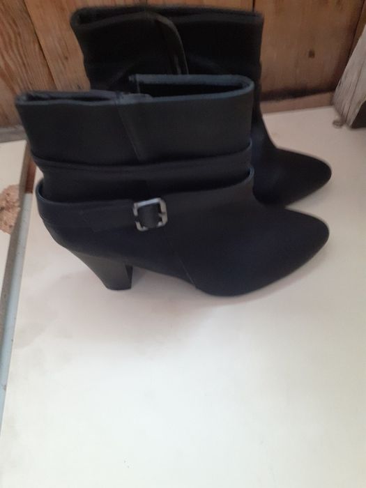 Продам женские сапоги