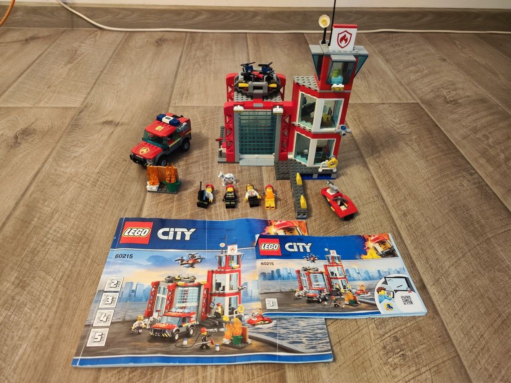 LEGO City Fire - Statie de pompieri 60215, 508 piese
