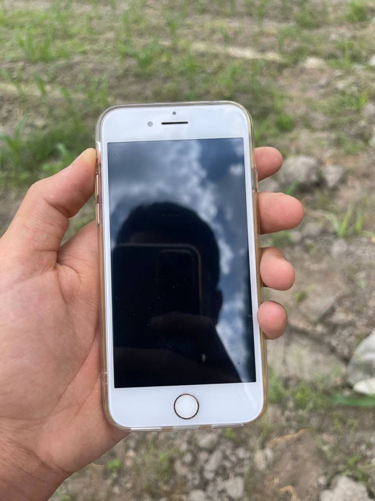 iphone 8 holati ekran alishgan batareya useleni kamera chang tolgan