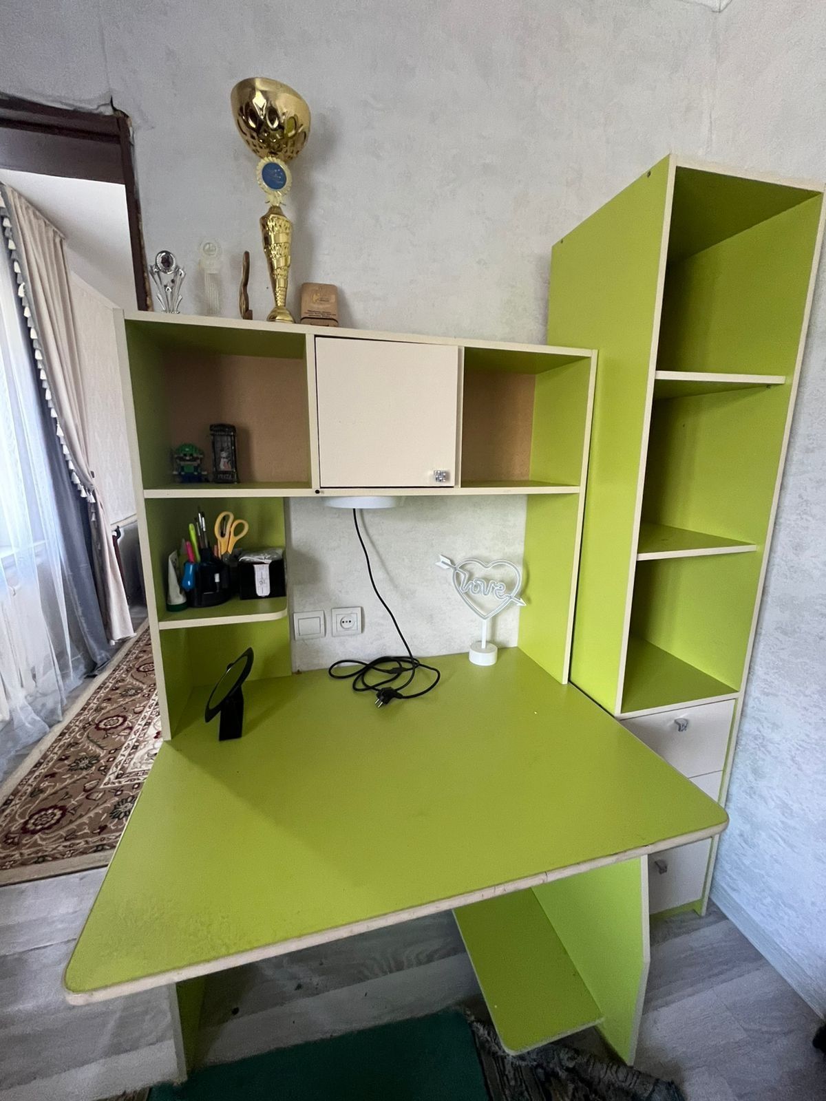Продам парту+шкаф