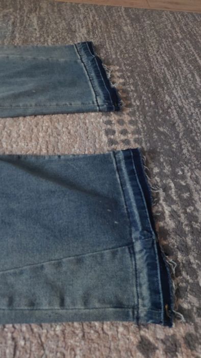 Pantaloni flared