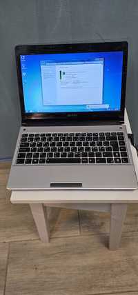 Vând laptop Asus UL30A