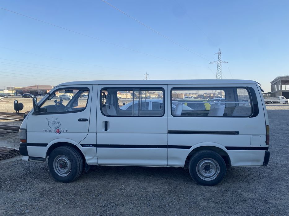 Tayotta Hiace 1995 yil