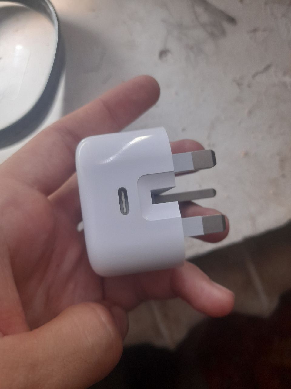 Iphone zaryatchik galofka va kabeli bilan