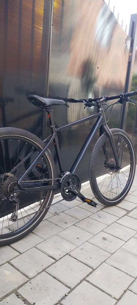 Vând bicicleta cube cadrul aluminiu mărimea 50,roți pe 29