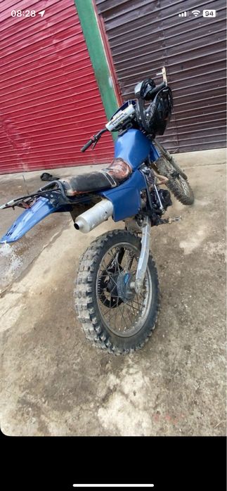 Vand honda xr 200 cu motor nou 250 tmmp  mai multe in privat
