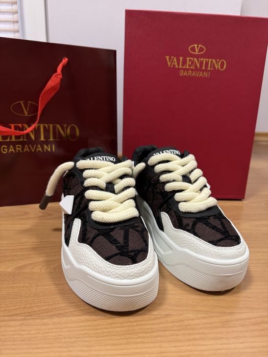 Обувки Valentino
