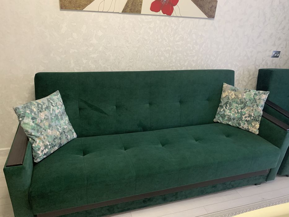 Продам диван с пуфиком и креслом