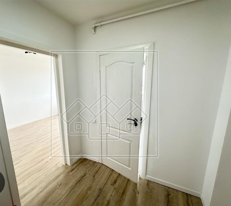 Vand Apartament 3 camere Etaj 1 Cart Republicii