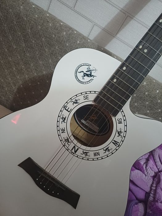 Гитара акустическая