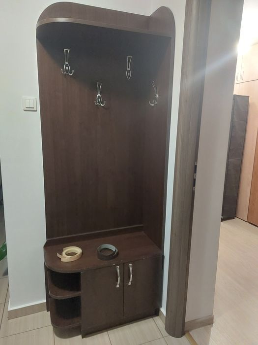 Cuier cu spatiu de depozitare