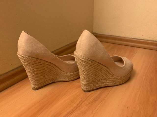 Sandale bej cu talpa platforma