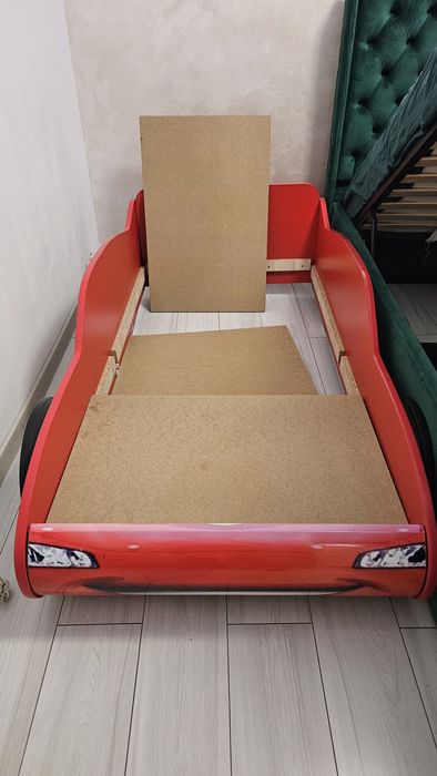 Vând Pat copiii masina Cars