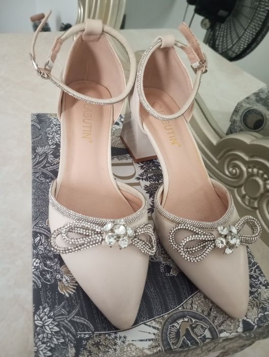 Tufli 38 razmer 240min skidka ozi qimatga ogaman