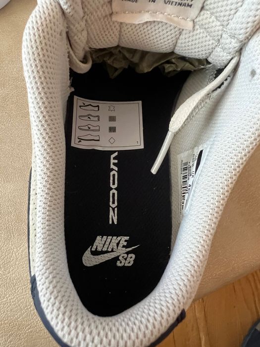 Vând adidași Nike