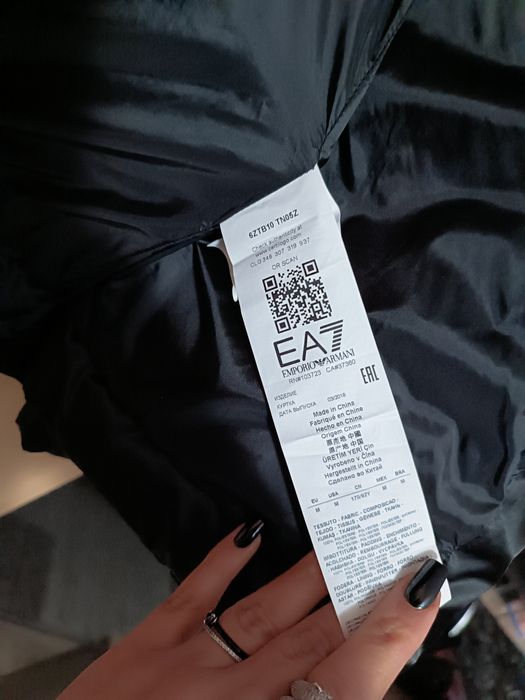 Vând geaca Emporio Armani