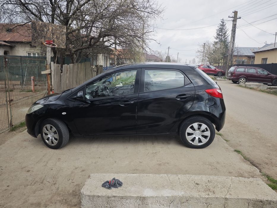 Mazda 2  benzină sau schimb
