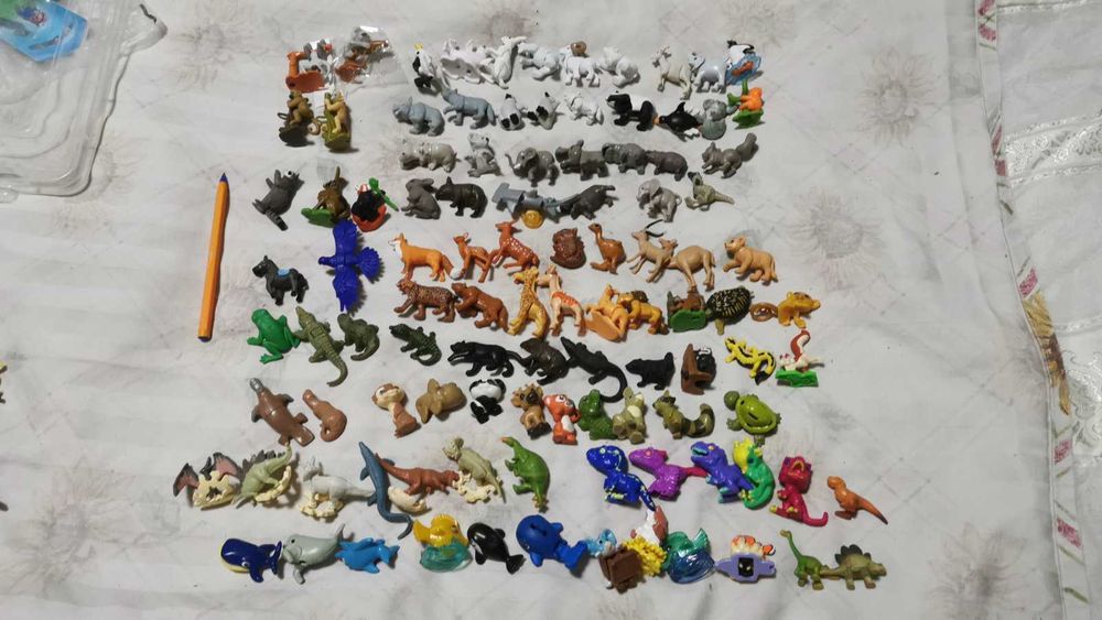 Киндер-играчки животни и други